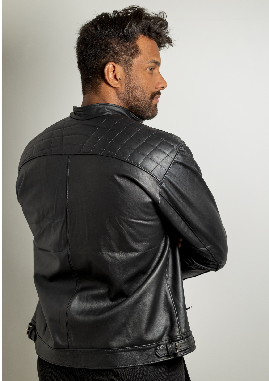 Adjan Couros - Tradição em Couro